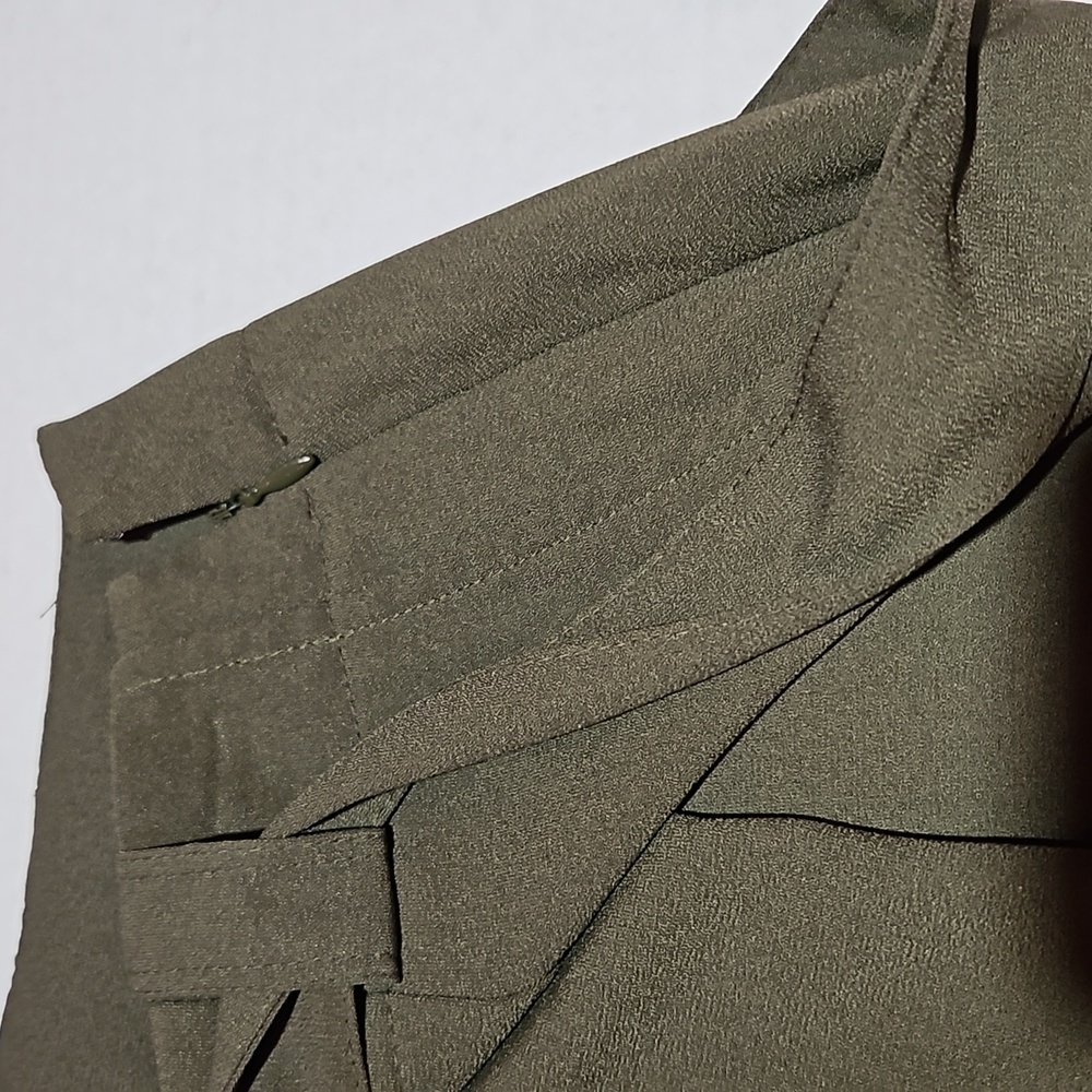 Liz Claiborne | Olive Green Lightweight Pencil Skirt - Picture 5 of 10